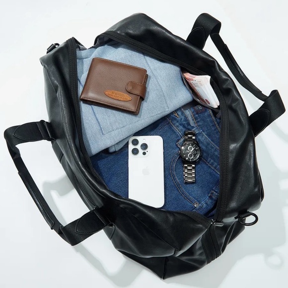 Elegant Black Duffel Bag for Men - Picture 5 of 7